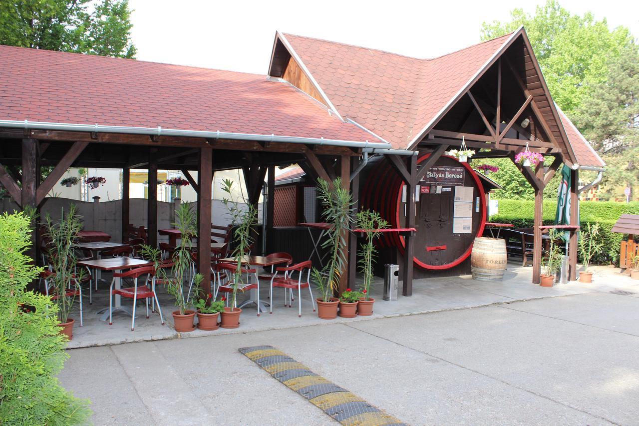Mátyás Király Gyógy- és Wellness Hotel Hajdúszoboszló Esterno foto